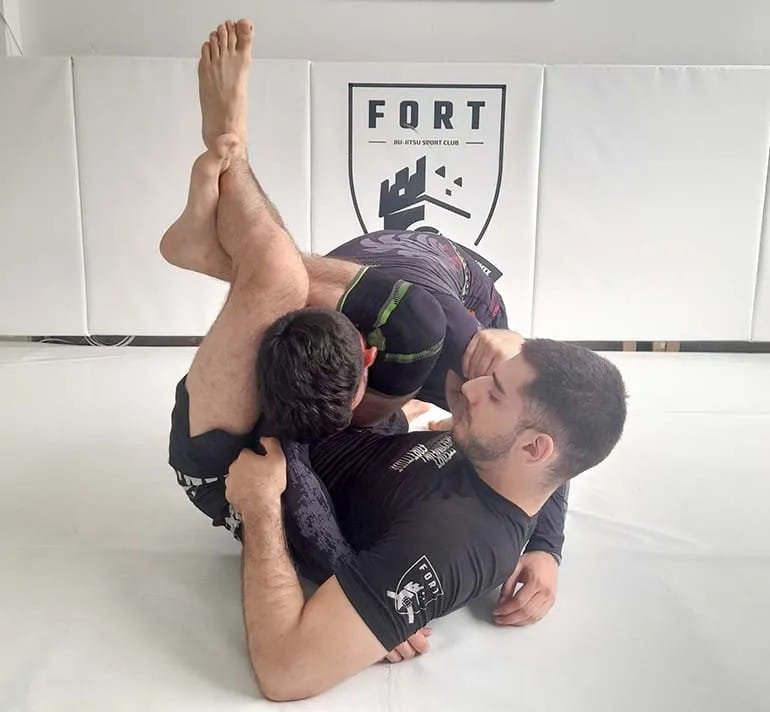 Front triangle (omote sankaku)